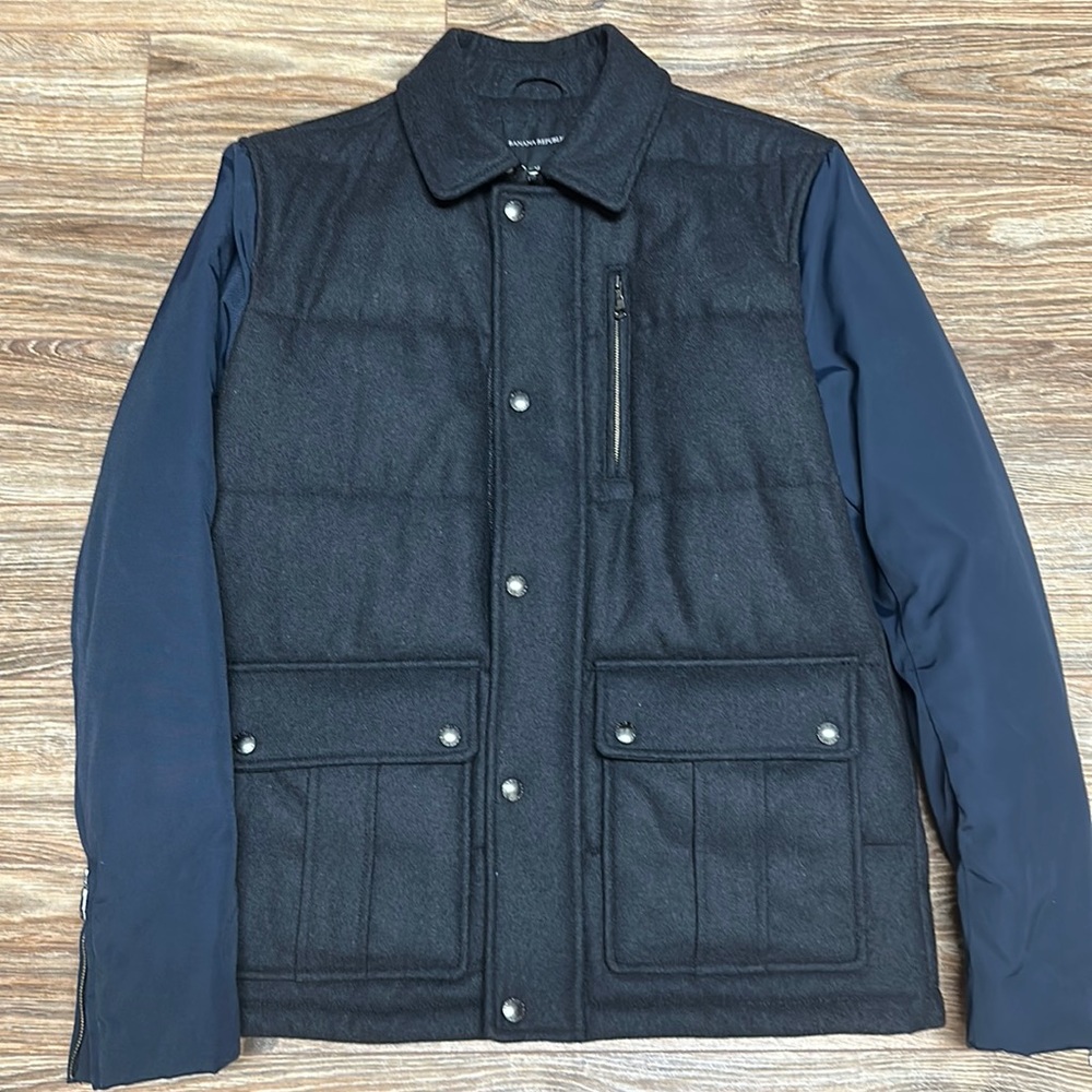 Men’s Banana Republic performance jacket. Size Medium. Excellent condition.